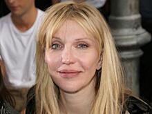 Кортни Лав шокировала посетителей ресторана обращением с собакой