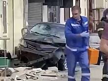 Появились кадры с места наезда водителя на толпу пешеходов на тротуаре в Калуге