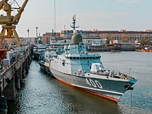 Экипаж поднялся на борт новейшего малого ракетного корабля "Ржев"