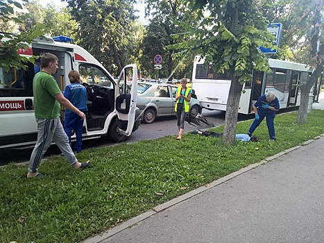 В Пензе автобус №82с попал в ДТП на улице Славы