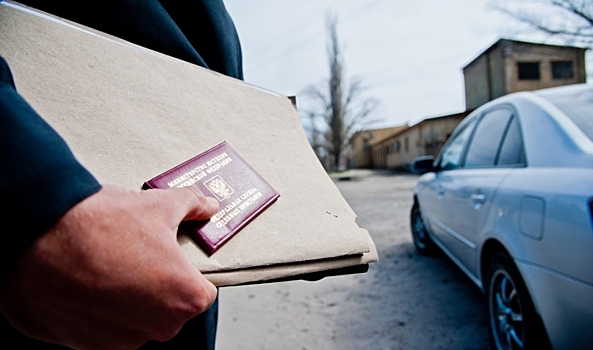 В Волгограде пристав проснулся раньше должника и арестовал иномарку