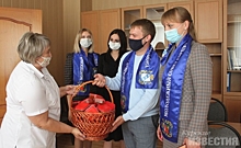 Курская область. Пациентам Горшеченской ЦРБ подарили флягу мёда