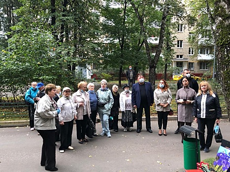 В Хорошевском районе возложили цветы к памятным доскам Героев