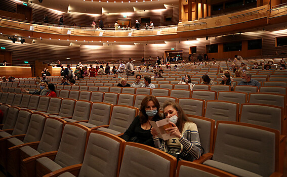 Зрители отравились искусственным туманом в московском театре