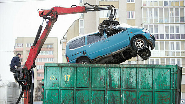 В мэрии придумали новый способ, как избавить Калининград от брошенных на улицах авто
