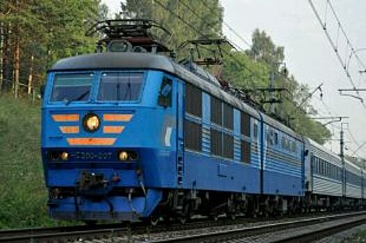 Неосторожный водитель едва не попал под поезд в Ставрополе