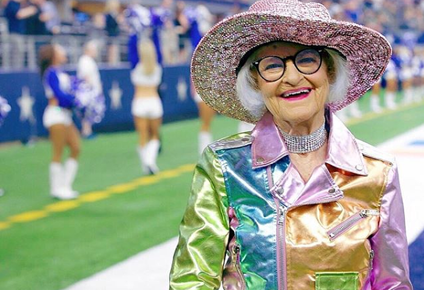 Бадди Винкл, 89 лет. Очень жизнерадостная пенсионерка из Кентукки, которая обожает кислотные цвета, новые технологии и современную поп-культуру.