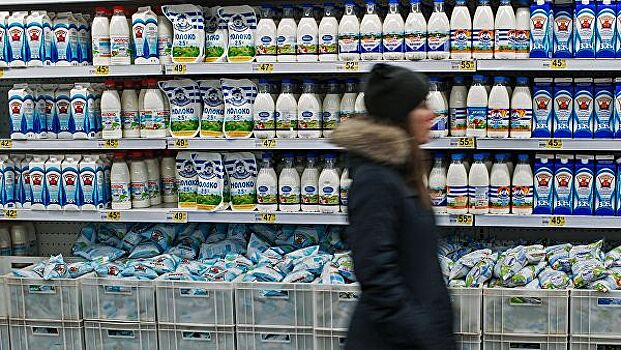 Ретейлеры предупредили о возможном дефиците молочных продуктов, пишут СМИ
