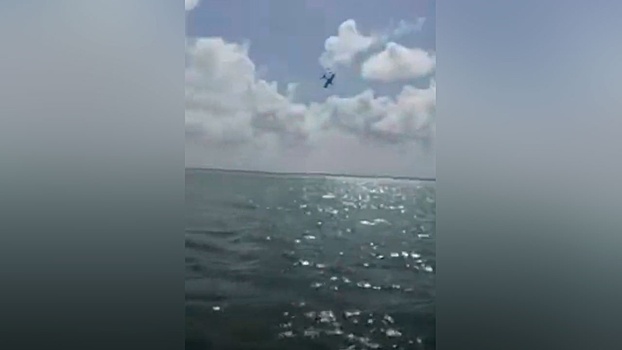 В Канкуне самолет рухнул в море: видео