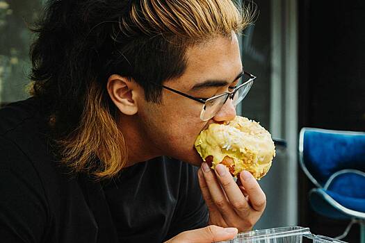 Раскрыты способы избавиться от привычки заедать стресс