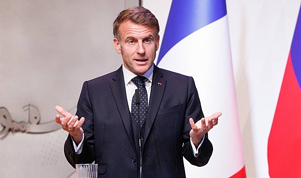 Рейтинг Макрона повторил исторический антирекорд