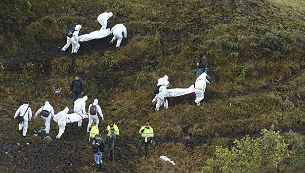 На месте крушения самолета в Колумбии найдены тела 66 погибших