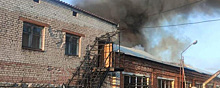 В Ярославской области горит кровля мебельной фабрики