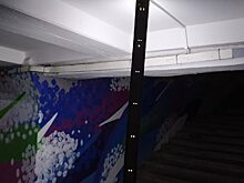 В Красноярске вандалы оборвали лампы в подземном переходе на Карла Маркса