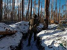 Российский солдат подбодрил напуганного пленного бойца ВСУ рукопожатием