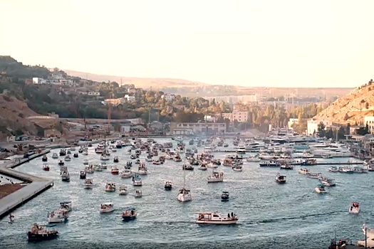 В Балаклаве состоялся парад катеров в честь окончания лета