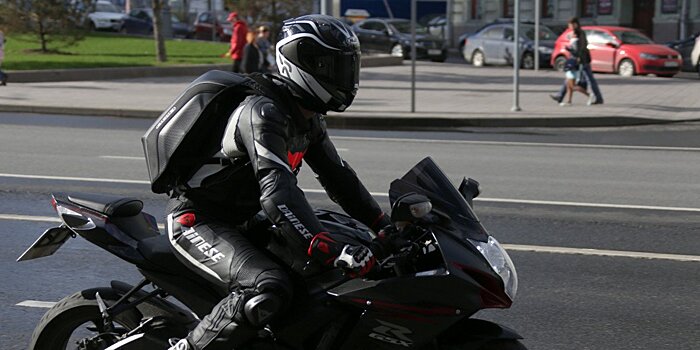«Потеряется смысл мотоцикла»: байкерам могут запретить ездить между рядами