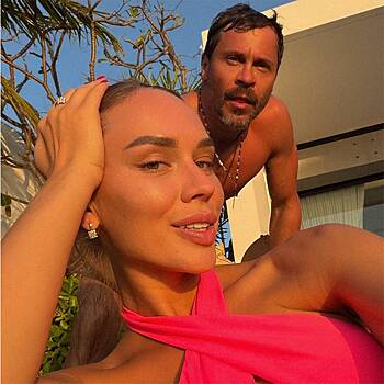 В сети обсудили откровенные фото Павла Деревянко с женой