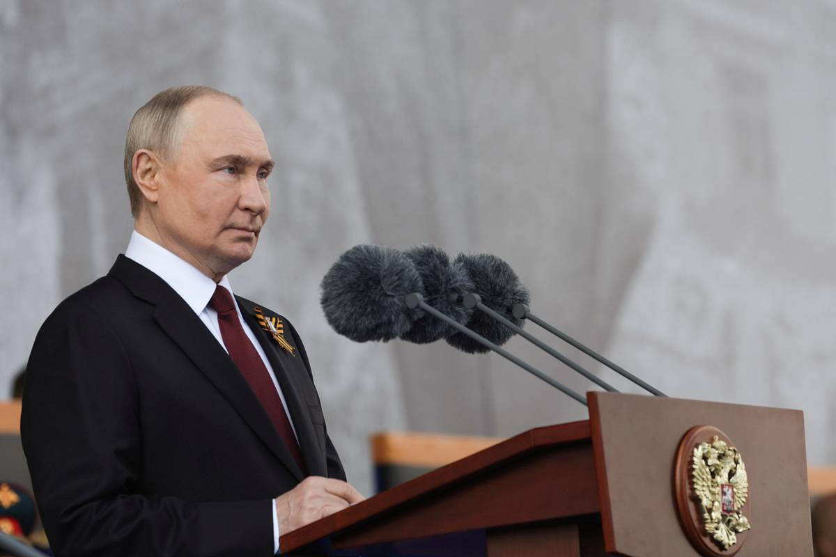 Путин поздравил военнослужащих и всех россиян с Днем Победы