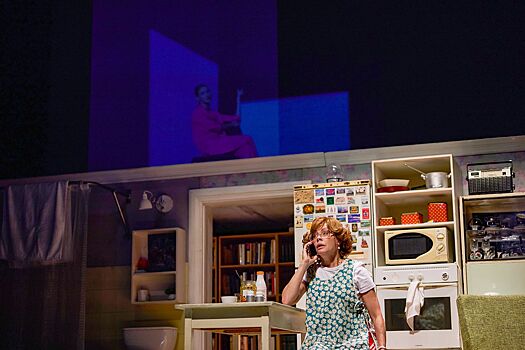 В разных мирах, на разных частотах. Смотрим «Житие FM» в «Современнике»