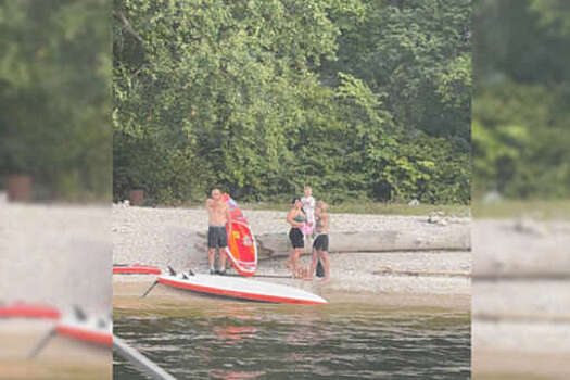 В Самарской области семью на сапбордах унесло на скалы