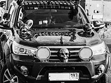 Любители тяжелого рока оценят: сеть удивил «хардкорная» Toyota Hilux