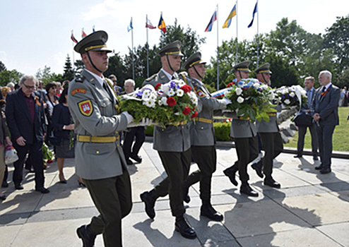 9 мая на Центральном военно-мемориальном комплексе «Славин» в г. Братиславе Республика Словакия прошло торжественное мероприятие, посвященное 73-й годовщине победы во Второй мировой войне