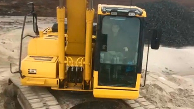 Суровое ямальское селфи: экскаваторщик снял видео с помощью ковша