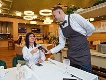 Россияне оставляли больше чаевых на новогодних праздниках