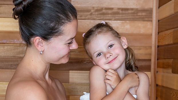 Можно ли брать детей в баню? Взвешиваем за и против