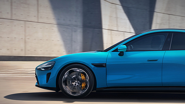 Новый скандал вокруг Xiaomi SU7: автомобиль сам завёлся и уехал, пока водитель был дома