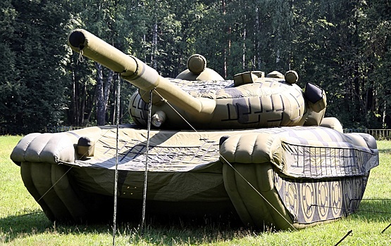 Минобороны России вдвое увеличило закупку надувных танков и ракетных комплексов