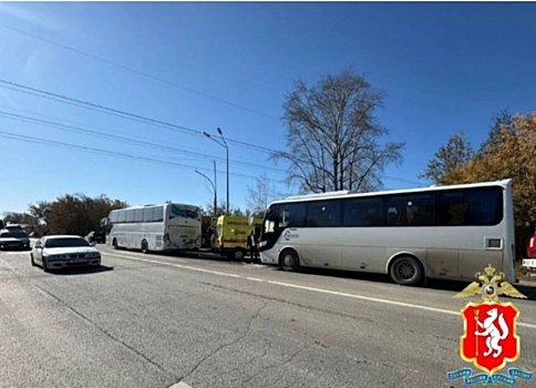 В Екатеринбурге столкнулись два автобуса: 14 пострадавших