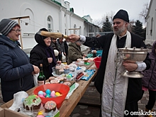 Омичи выложили мозаику из 10 тысяч пасхальных яиц