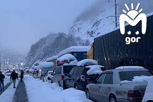 Пробка с тысячами авто на Кавказе попала на видео