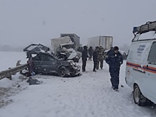 Погибли двое: на Дону столкнулись два большегруза, &laquo;Газель&raquo; и три легковушки