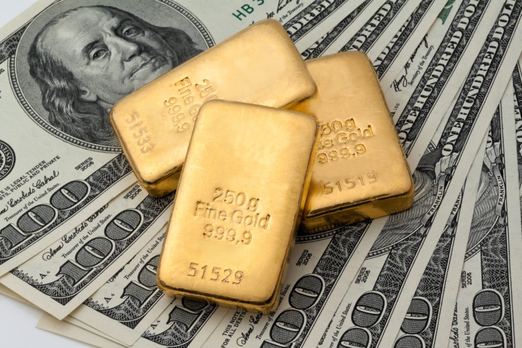 Золото дорожает из-за США и Ближнего Востока