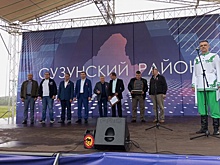 Спикер новосибирского Заксобрания в День России вручил награды сузунцам