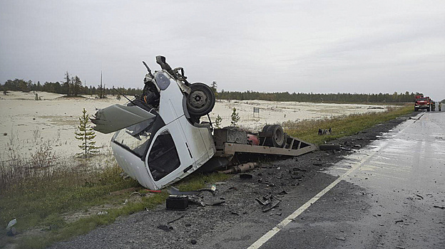 На ямальской трассе «Газель» протаранила легковушку и перевернулась