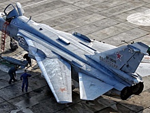 Бомбардировщик Су-24 перекрыл волгоградскую улицу