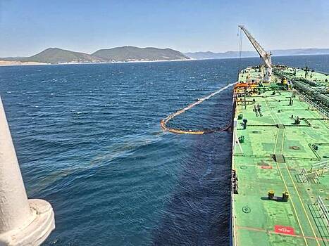 Назван объем попавшей в воду под Новороссийском нефти