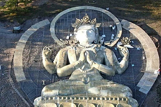 Паломники на лошадях приедут на открытие гигантской статуи Арьяа-Баала в Бурятии