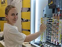 Девушки любят электромонтажные работы