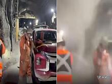Рабочие просчитались, прикрыв уши руками во время подрывных работ