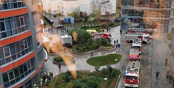 В Москве из бизнес-центра эвакуировали 300 человек из-за короткого замыкания