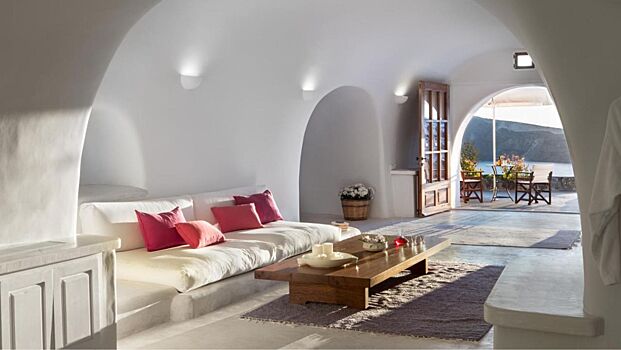 Как выглядит пятизвездочный отель, расположенный в пещерах Санторини