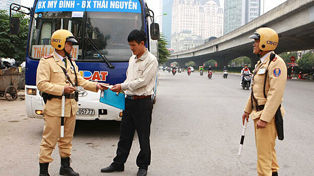 Вьетнам думает вооружить сотрудников дорожной инспекции