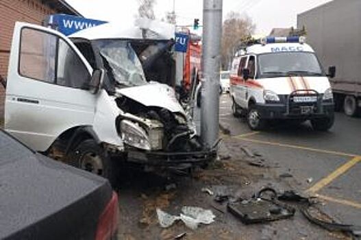 Молодой водитель погиб в ДТП с четырьмя автомобилями в Новосибирске