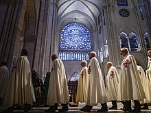 Во Франции хотят заменить исторические витражи в Нотр-Даме, несмотря на протесты
