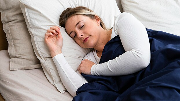 В Минздраве рассказали, сколько надо спать подросткам и взрослым людям